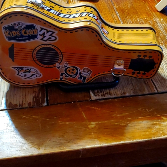 NASHVILLE PREDATORS GUITAR LINCH BOX - Picture 3 of 3